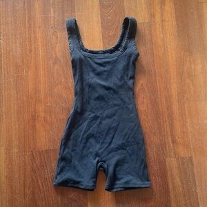 Skims one-zie - black